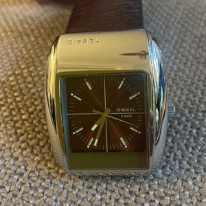 🔥♥️Diesel Dz-1026 Mens Watch Silver Tone Brown Face Leather